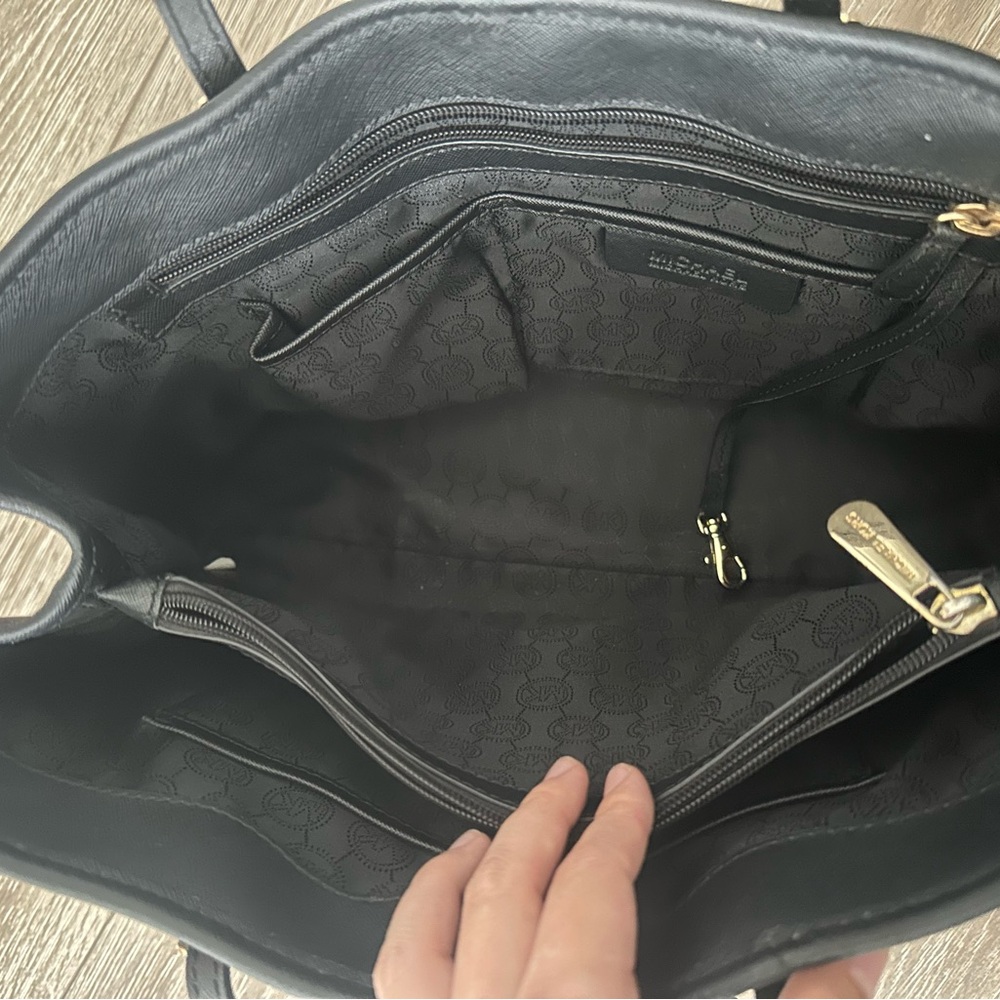 Michael Kors Black Large Shoulder Bag - Picture 6 of 8